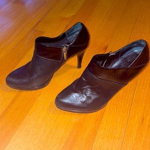 Genuine leather Bandolino zip booties